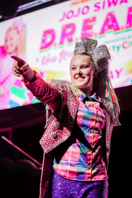 JoJo Siwa at Giant Center